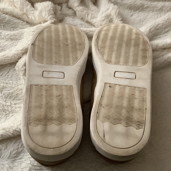 Tan faux leather shoes - Picture 4 of 6